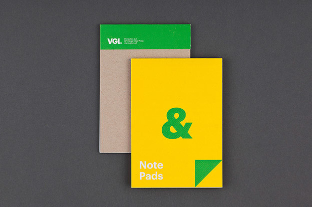 Notepads examples green and yellow
